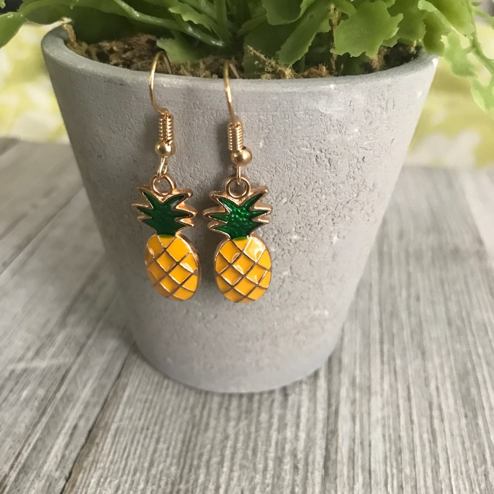 NWT ๐ Pineapple Dangle Earrings - Picture 1 of 5